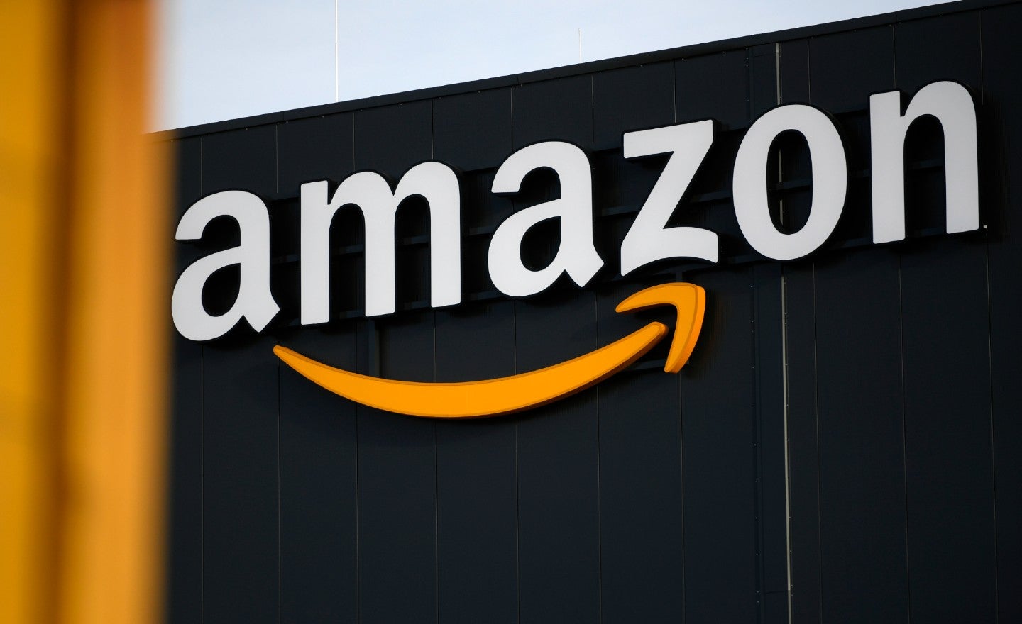amazon uae phone number for returns