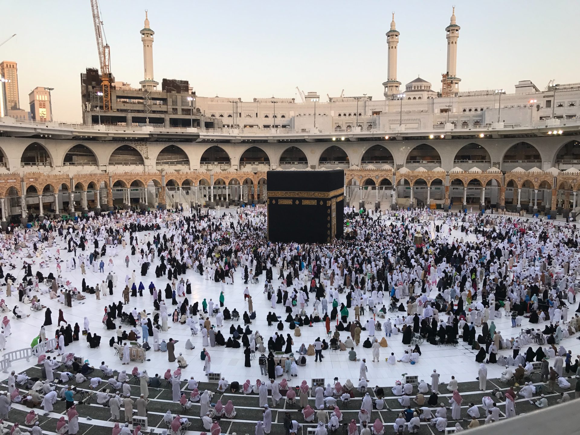Ministry of Hajj and Umrah, Saudi Post Corporation sign cooperation