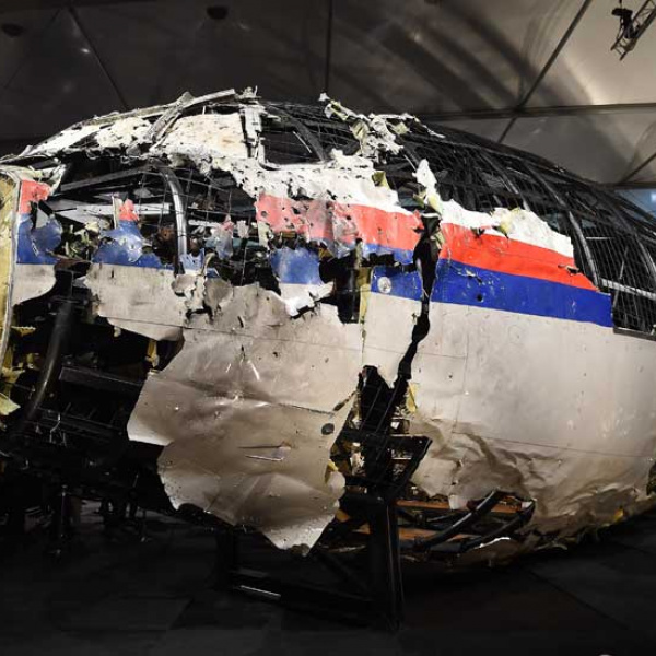 Photos Wreckage Of Flight Mh17 Presented To The Press Air Accident Air Disaster Crash In Pictures Logistics Middle East