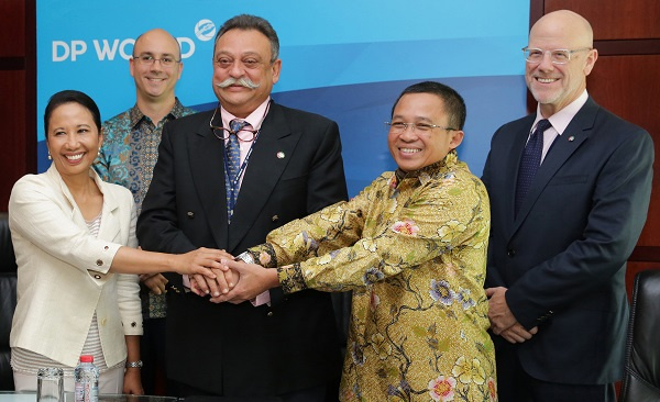 The agreement was signed by DP World group executive vice president and chief operating officer Anil Wats and state-owned port operator PT Pelabuhan Indonesia (Pelindo) I president director, Bambang Eka Cahyana. The agreement was signed by DP World group executive vice president and chief operating officer Anil Wats and state-owned port operator PT Pelabuhan Indonesia (Pelindo) I president director, Bambang Eka Cahyana.