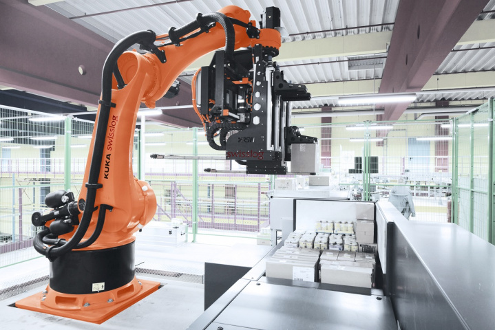 Swisslog’s robot-based ACPaQ solution will automate one of the most important areas of the intralogistics operations of successful retailers. Swisslog’s robot-based ACPaQ solution will automate one of the most important areas of the intralogistics operations of successful retailers.