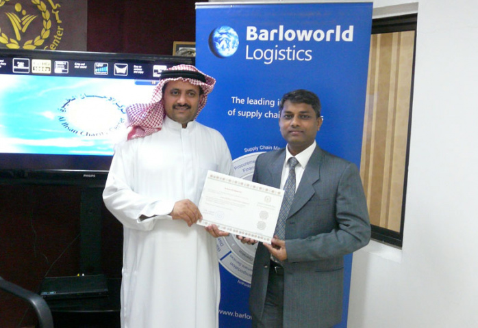 Sanjay More from Barloworld Logistics with Abdullah M. Aljaadi from Al Ihsan Charity Centre Sanjay More from Barloworld Logistics with Abdullah M. Aljaadi from Al Ihsan Charity Centre