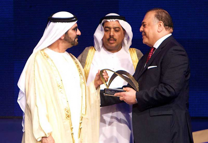 FedEx regional head Hamdi Osman receives an award from HH Sheikh Mohammed. FedEx regional head Hamdi Osman receives an award from HH Sheikh Mohammed.
