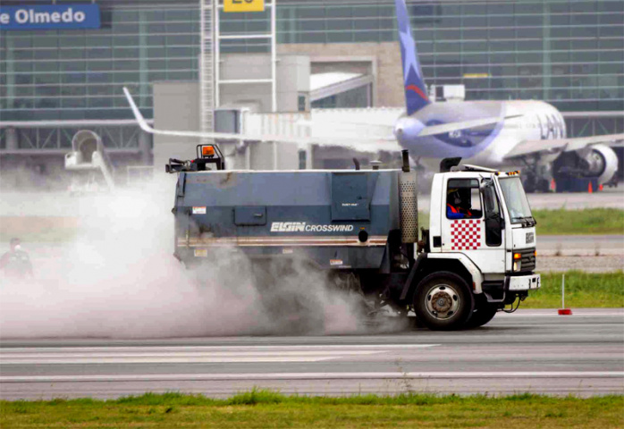Cleaning the runway at Jos? Joaqu?n de Olmedo (STR/AFP/Getty Images). Cleaning the runway at Jos? Joaqu?n de Olmedo (STR/AFP/Getty Images).