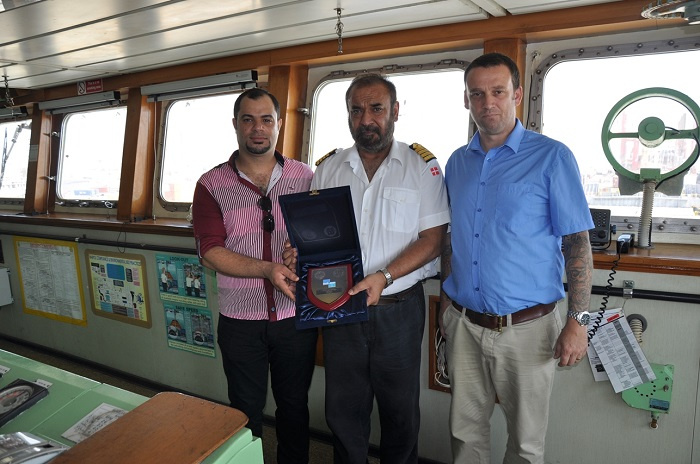 MSC Didem captain (centre) with Rob Smith, operations manager, Gulftainer Iraq (right). MSC Didem captain (centre) with Rob Smith, operations manager, Gulftainer Iraq (right).