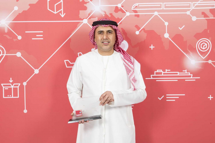 Hesham Abdulla, executive director – general cargo, RORO and logistics centre, DP World, collects the award. Hesham Abdulla, executive director – general cargo, RORO and logistics centre, DP World, collects the award.