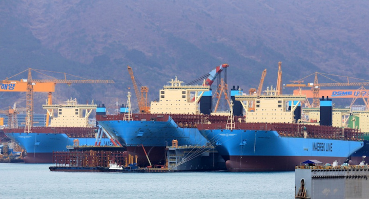 Maersk Line is reportedly finalising an order for up 11 mega container ships of 20,000-teu capacity Maersk Line is reportedly finalising an order for up 11 mega container ships of 20,000-teu capacity