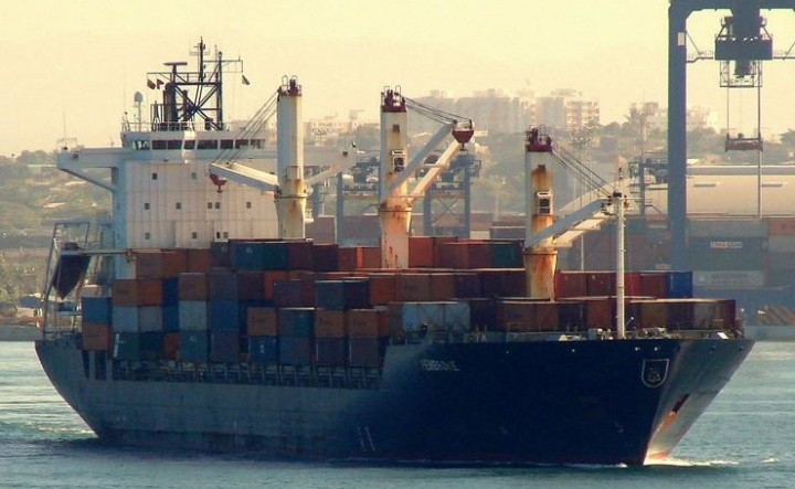 Evergreen signs order for ten new feeder vessels to take advantage of expected Asia Pacific free trade agreement. Evergreen signs order for ten new feeder vessels to take advantage of expected Asia Pacific free trade agreement.