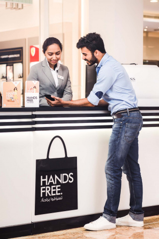 Shoppers can drop off bags at the Hands Free collection desks located around the mall. With peace of mind, all items will be securely sealed in the mall by Fetchr representatives who will arrange delivery or collection depending on your preference. Shoppers can drop off bags at the Hands Free collection desks located around the mall. With peace of mind, all items will be securely sealed in the mall by Fetchr representatives who will arrange delivery or collection depending on your preference.