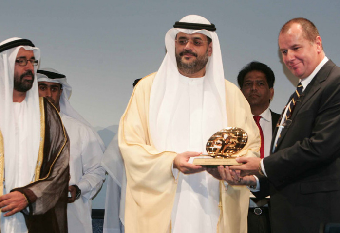 Right: Peter Richards, Gulftainer group managing director, accepts the award Right: Peter Richards, Gulftainer group managing director, accepts the award