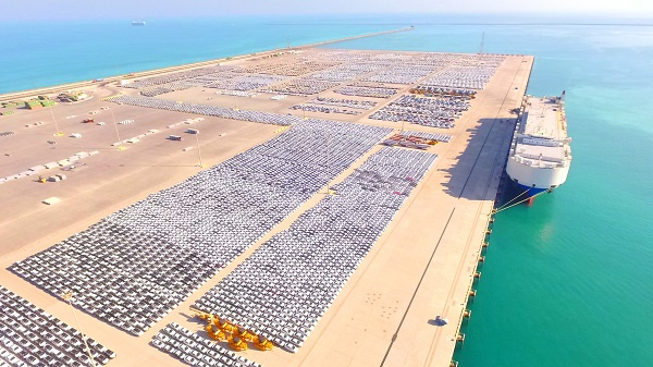 Big Picture A Sea Of Cars At Port Khalifa Abu Dhabi Automotive Khalifa Port Kizad Roro In Pictures Logistics Middle East