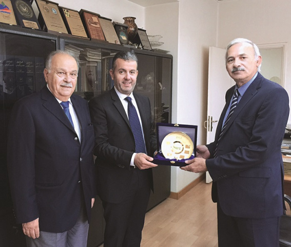 Exchange of commemorative shields with Abdul-Hafeez Al-Qaisi, director general of Land and Maritime Transport under the Ministry of Public Works and T Exchange of commemorative shields with Abdul-Hafeez Al-Qaisi, director general of Land and Maritime Transport under the Ministry of Public Works and T
