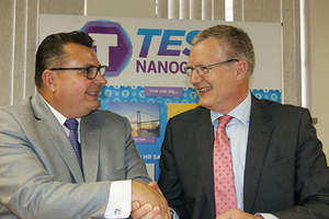 Todd Hawkins (left), president and CEO of Tesla NanoCoatings, and Niels Uhrbrand (right), senior consultant of Norwegian Drilling Group, celebrate sig Todd Hawkins (left), president and CEO of Tesla NanoCoatings, and Niels Uhrbrand (right), senior consultant of Norwegian Drilling Group, celebrate sig