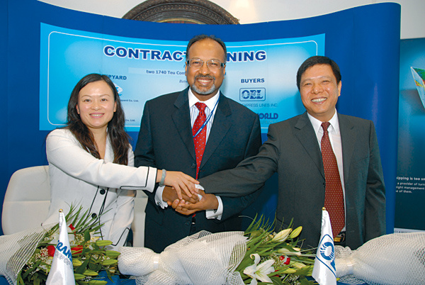 Record signing: He Fang, deputy director, China Shipbuilding Trading Company, S Ramakrishnan chairman of Transworld and Yin Xueming, chairman, GWS at Record signing: He Fang, deputy director, China Shipbuilding Trading Company, S Ramakrishnan chairman of Transworld and Yin Xueming, chairman, GWS at