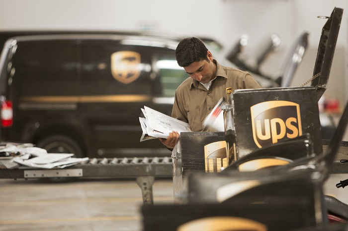 UPS has specialised routing software that favours right turns over left. UPS has specialised routing software that favours right turns over left.