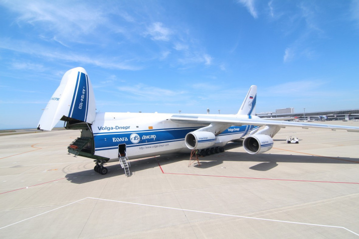 An-124-100, IL-76TD-90VD and Boeing 747-8 freighters from the Volga-Dnepr Group fleet have all supported deugro's logistics project. An-124-100, IL-76TD-90VD and Boeing 747-8 freighters from the Volga-Dnepr Group fleet have all supported deugro's logistics project.