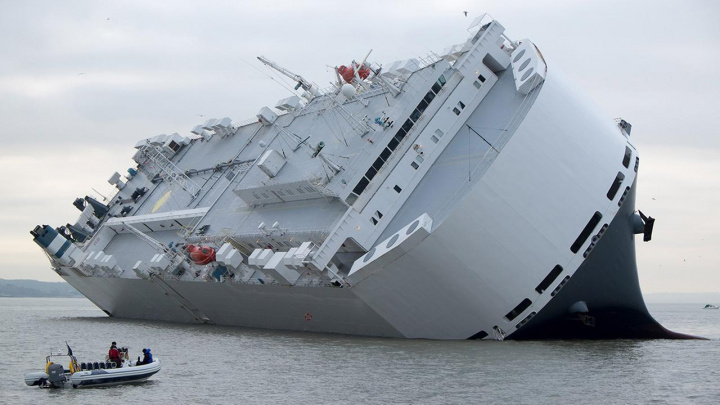 Hoegh Osaka aground outside Southampton. Hoegh Osaka aground outside Southampton.