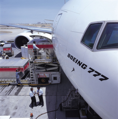 EMIRATES: Attempting to attract 400 more qualified pilots onto its flight decks during the fiscal year. EMIRATES: Attempting to attract 400 more qualified pilots onto its flight decks during the fiscal year.