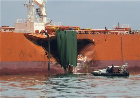 Bulker and tanker collide (picture for illustrative purposes only). Bulker and tanker collide (picture for illustrative purposes only).