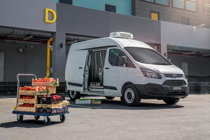 Transit Customs optimised body offers class-leading load space up to 8.3 cubic-metres, a wide side-load door and 180 degree rear opening doors. Transit Customs optimised body offers class-leading load space up to 8.3 cubic-metres, a wide side-load door and 180 degree rear opening doors.
