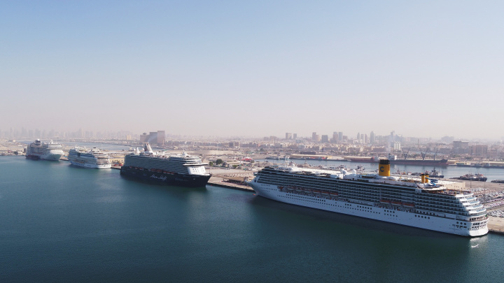 British Tourists Killed In Salalah Car Crash On Cruise Bound For Abu Dhabi Maritime Roads Oman Salalah Accident Traffic Ship Cruise Logistics Middle East