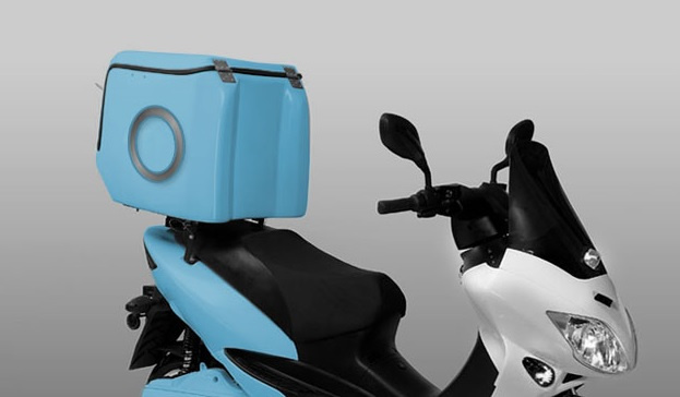 The ST range comes with a battery pack that can be easily switched out for a fully charged one, for use by couriers and food delivery companies operating a 24-hour cycle. The ST range comes with a battery pack that can be easily switched out for a fully charged one, for use by couriers and food delivery companies operating a 24-hour cycle.