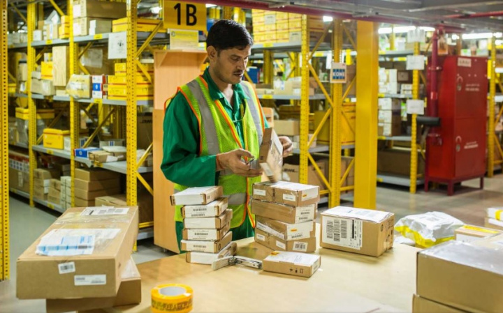 Mhe, Material handling, Warehouse, Last mile, E-commerce, Dubai, Uae, Gcc Mhe, Material handling, Warehouse, Last mile, E-commerce, Dubai, Uae, Gcc