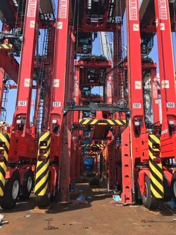 Dp world southampton, Straddle carriers, Container port, Uk Dp world southampton, Straddle carriers, Container port, Uk