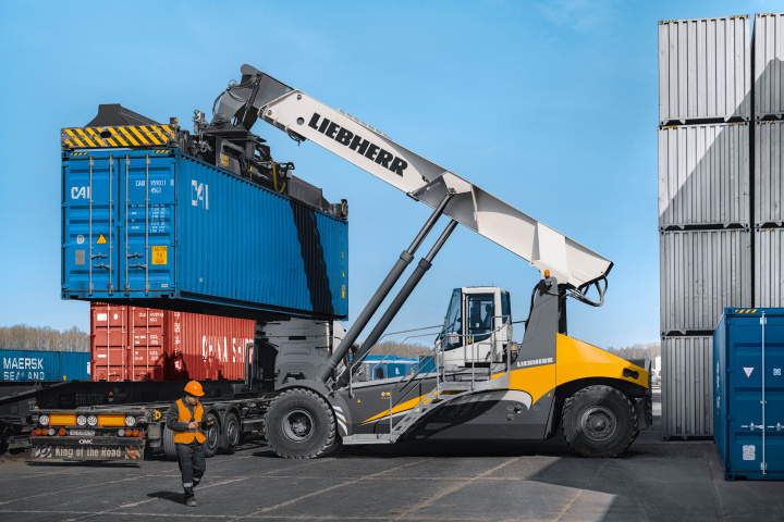 Russia, Container, Logistics, Reachstacker Russia, Container, Logistics, Reachstacker