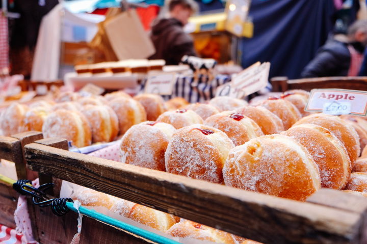 The majority of pallets are used by the F&B industry. The majority of pallets are used by the F&B industry.