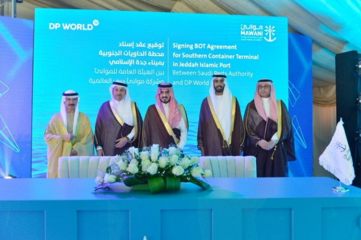From left to right: DP World Group Chairman and CEO Sultan Ahmed Bin Sulayem, H.E Engineer Saleh bin Naser Al Jasser, Minister of Transport, Makkah Acting Governor, HRH Prince Badr bin Sultan bin Abdul Aziz Al Saud, HE Sheikh Shakboot bin Nahyan Al Nahyan, UAE Ambassador to the UAE and HE Saad Al Khalb, President of Mawani. From left to right: DP World Group Chairman and CEO Sultan Ahmed Bin Sulayem, H.E Engineer Saleh bin Naser Al Jasser, Minister of Transport, Makkah Acting Governor, HRH Prince Badr bin Sultan bin Abdul Aziz Al Saud, HE Sheikh Shakboot bin Nahyan Al Nahyan, UAE Ambassador to the UAE and HE Saad Al Khalb, President of Mawani.