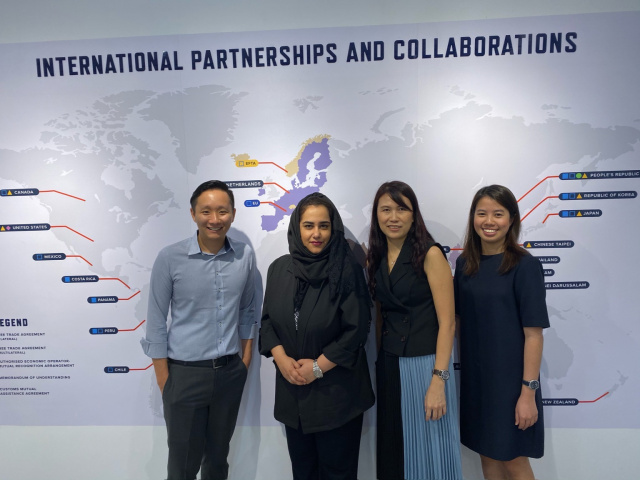 Dubai Customs discusses more cooperation in governance with Singaporean counterpart. Dubai Customs discusses more cooperation in governance with Singaporean counterpart.