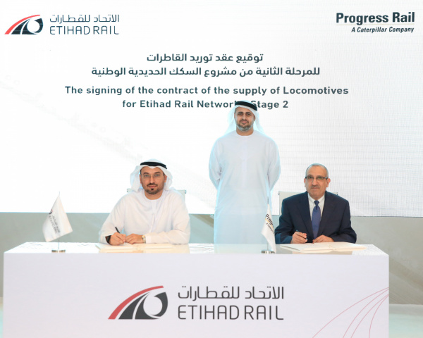 His Highness Sheikh Theyab bin Mohamed bin Zayed Al Nahyan, Member of the Executive Council, Chairman of Abu Dhabi Crown Prince's Court and Chairman of Etihad Rail, Shadi Malak, CEO of Etihad Rail, and Ramzi Imad, Progress Rail’s Regional Director of International Sales for North Africa and Middle East.
His Highness Sheikh Theyab bin Mohamed bin Zayed Al Nahyan, Member of the Executive Council, Chairman of Abu Dhabi Crown Prince's Court and Chairman of Etihad Rail, Shadi Malak, CEO of Etihad Rail, and Ramzi Imad, Progress Rail’s Regional Director of International Sales for North Africa and Middle East.