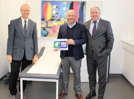 BPW works doctor Dr Gunnar Heymer (left) will now also treat truck drivers who fall ill on the road. The new DocStop location was opened by DocStop Chairman Joachim Fehrenkötter (centre) and Ralf Merkelbach from BPW. BPW works doctor Dr Gunnar Heymer (left) will now also treat truck drivers who fall ill on the road. The new DocStop location was opened by DocStop Chairman Joachim Fehrenkötter (centre) and Ralf Merkelbach from BPW.
